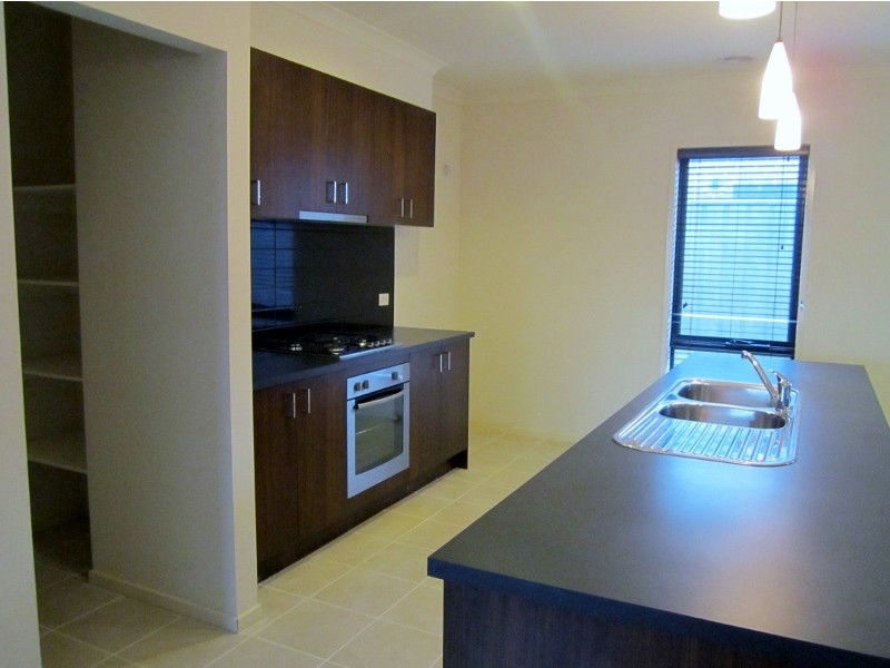 12 Gladiolus Circuit, Cranbourne North VIC 3977