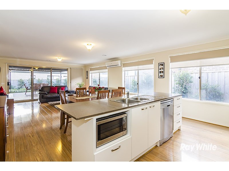 34 Quarters Boulevard, Cranbourne West VIC 3977