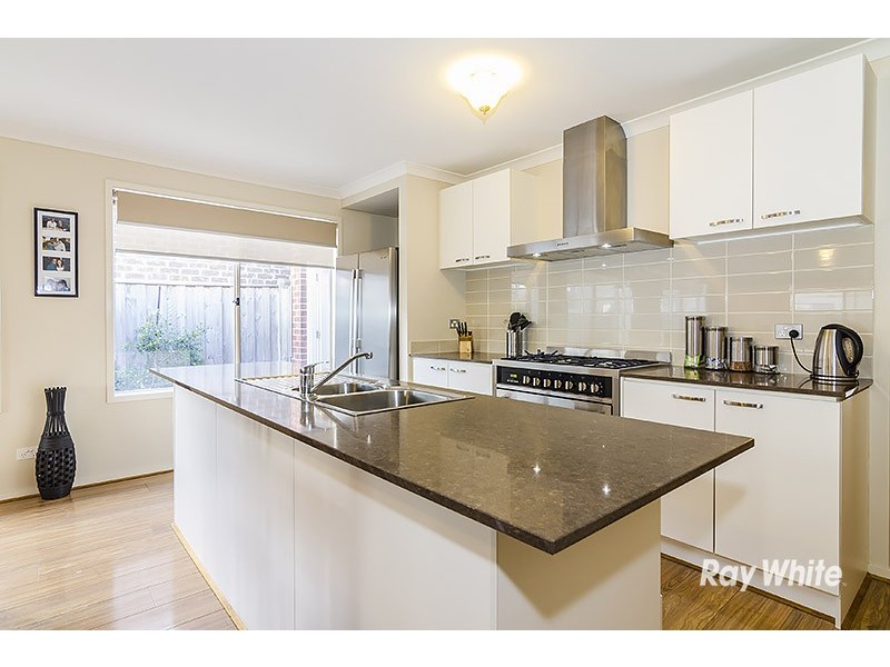 34 Quarters Boulevard, Cranbourne West VIC 3977