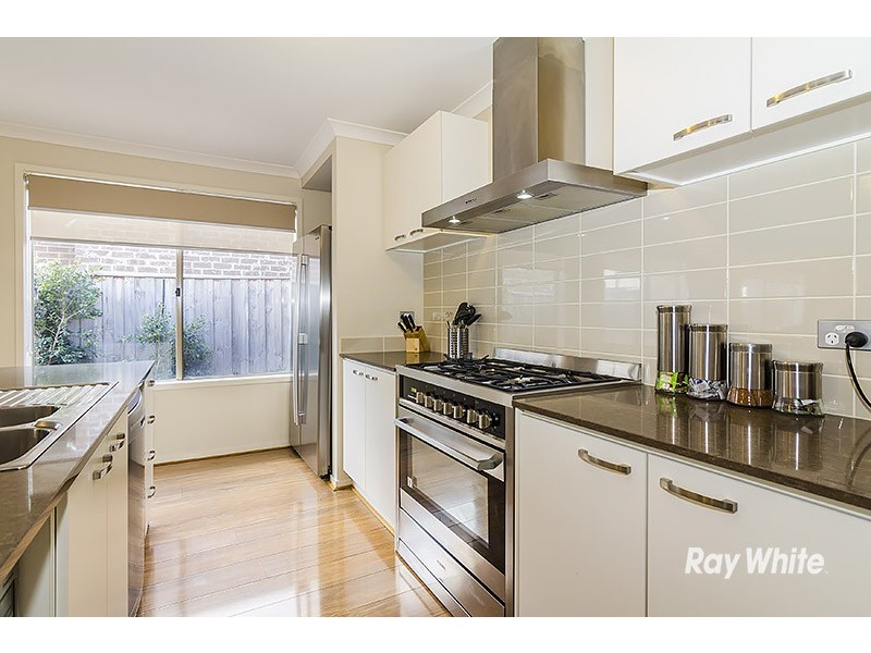 34 Quarters Boulevard, Cranbourne West VIC 3977