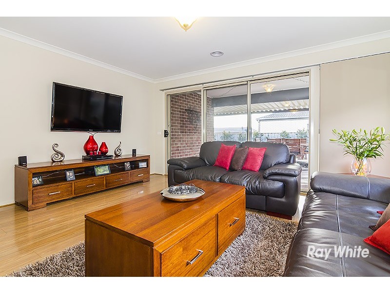 34 Quarters Boulevard, Cranbourne West VIC 3977