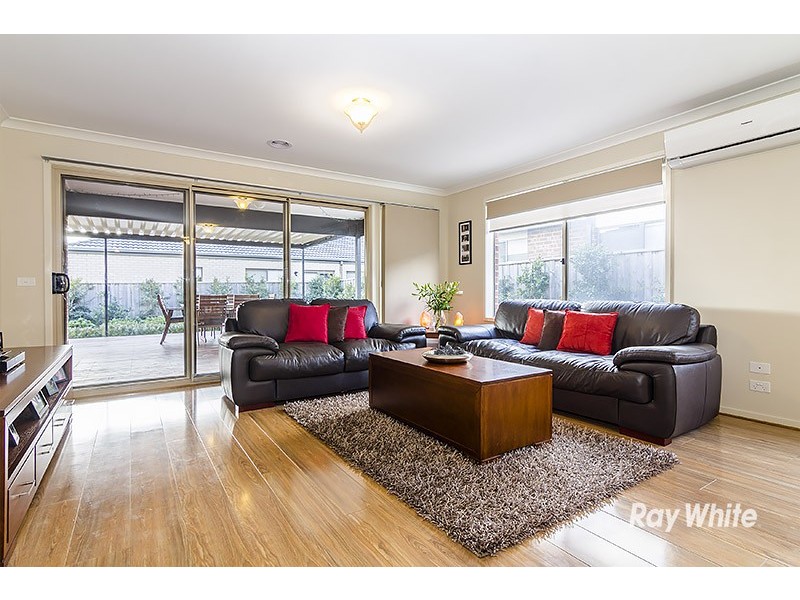 34 Quarters Boulevard, Cranbourne West VIC 3977