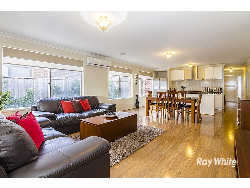 34 Quarters Boulevard, Cranbourne West VIC 3977