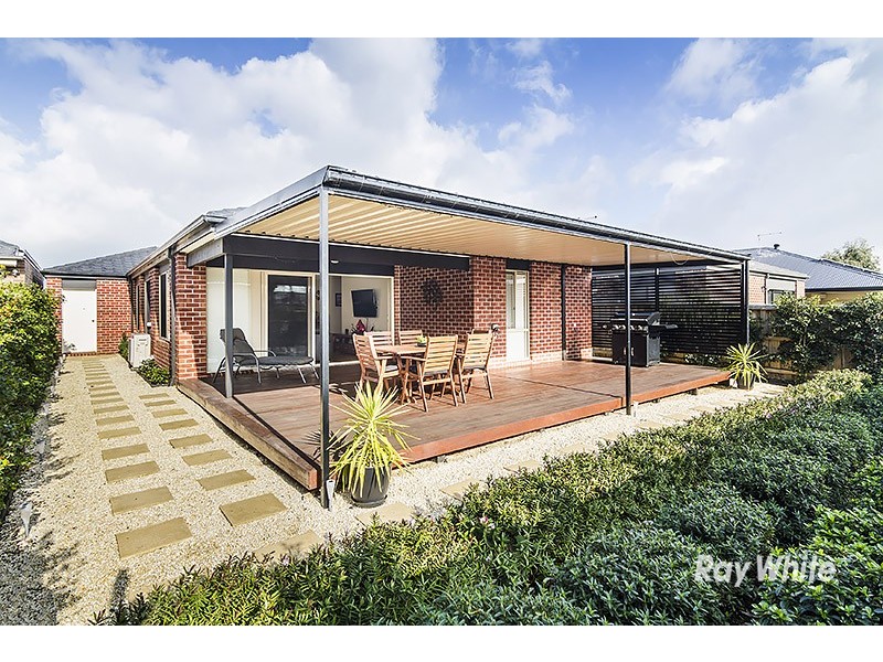 34 Quarters Boulevard, Cranbourne West VIC 3977