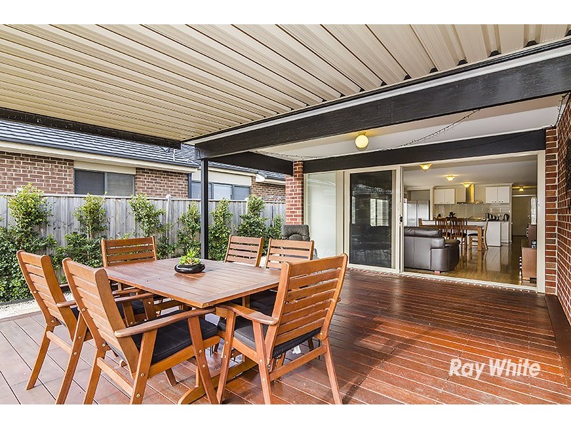 34 Quarters Boulevard, Cranbourne West VIC 3977