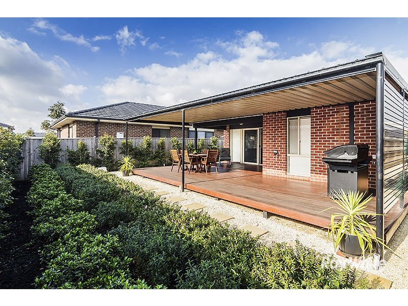 34 Quarters Boulevard, Cranbourne West VIC 3977