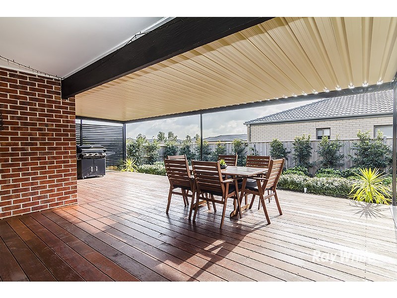 34 Quarters Boulevard, Cranbourne West VIC 3977