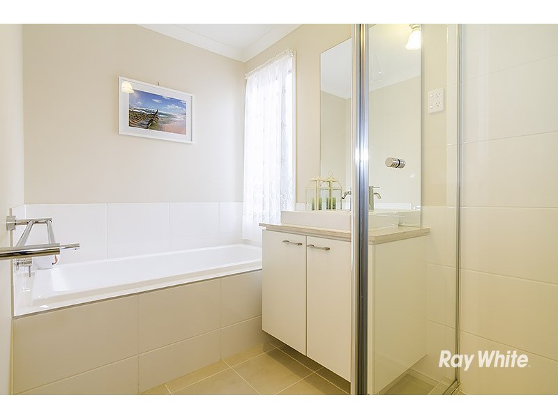 34 Quarters Boulevard, Cranbourne West VIC 3977