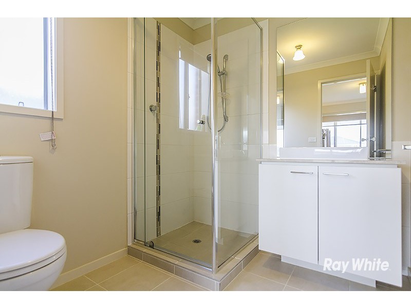 34 Quarters Boulevard, Cranbourne West VIC 3977