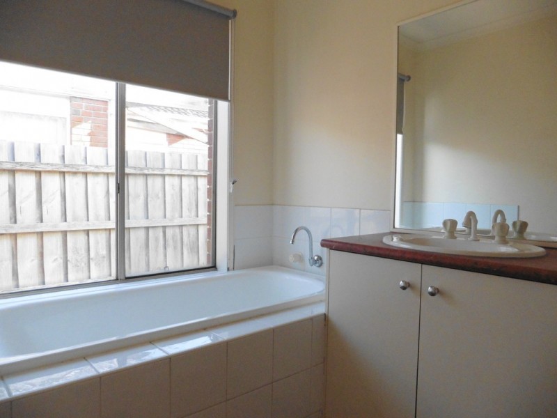 51 Joyce Street, Cranbourne West VIC 3977