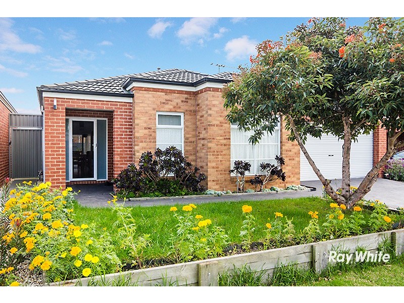 3 Maddock Drive, Cranbourne East VIC 3977