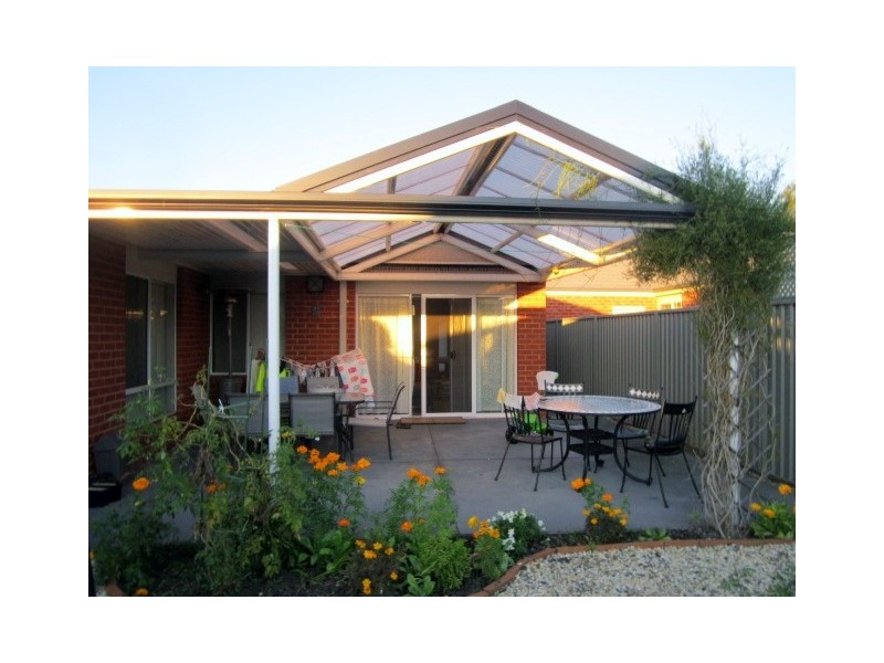 3 Maddock Drive, Cranbourne East VIC 3977