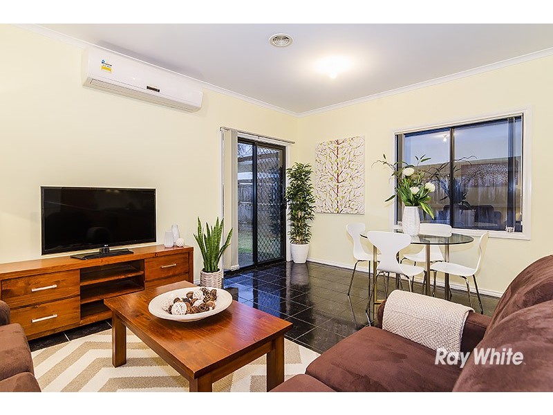 2/4 Hayes Road, Hampton Park VIC 3976