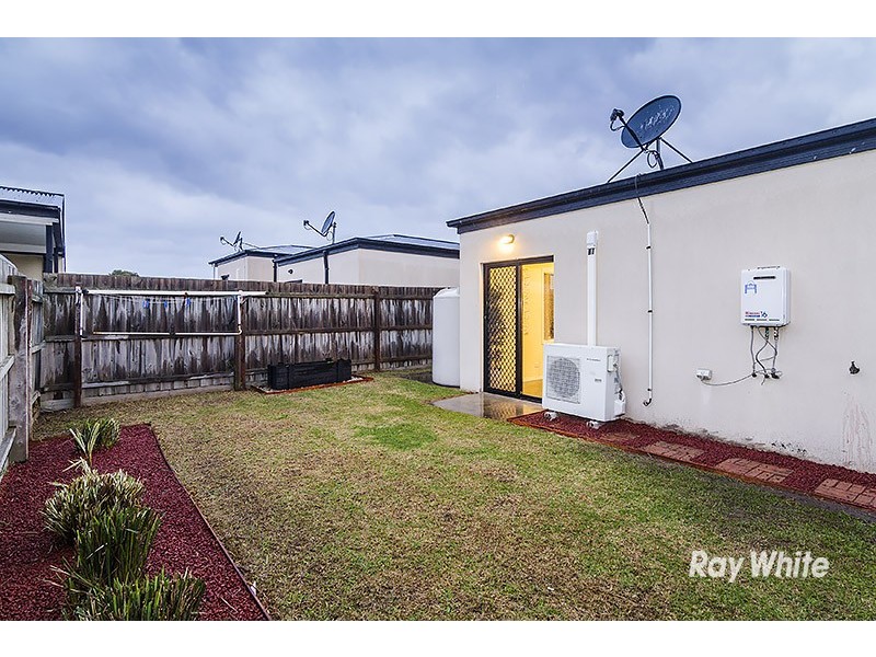 2/4 Hayes Road, Hampton Park VIC 3976