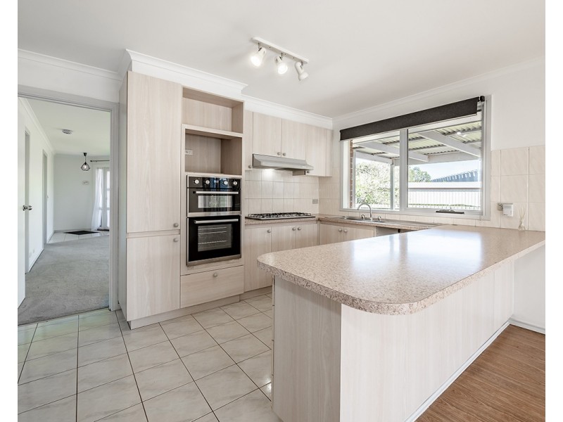 16 Tamworth Court, Cranbourne VIC 3977