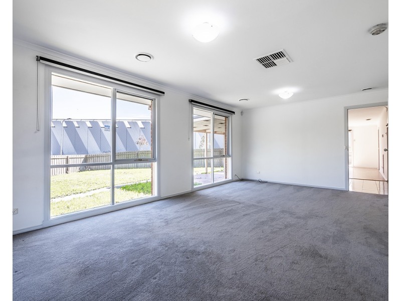 16 Tamworth Court, Cranbourne VIC 3977