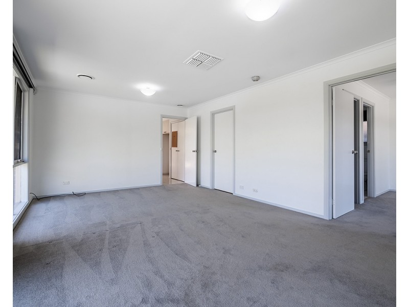 16 Tamworth Court, Cranbourne VIC 3977