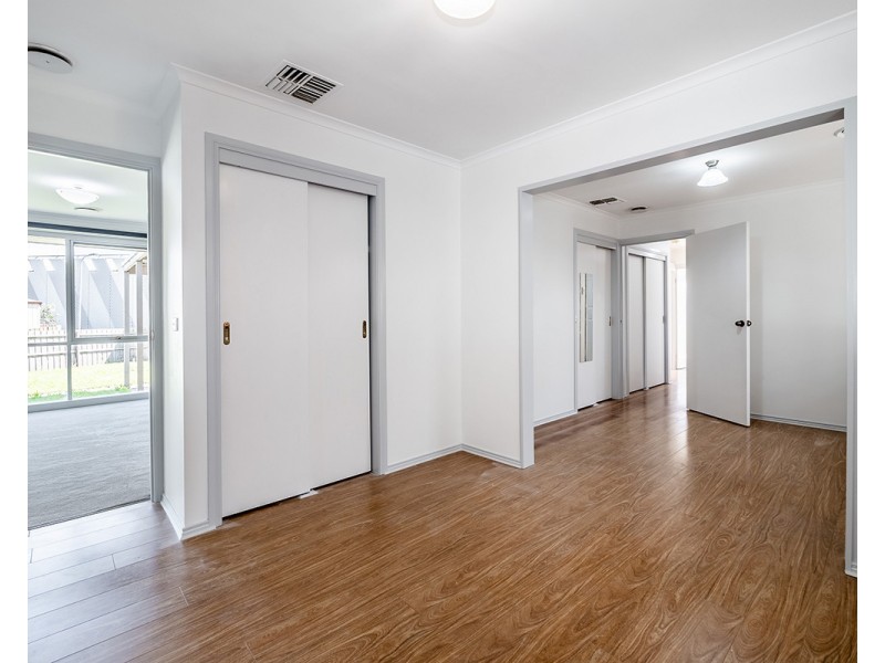 16 Tamworth Court, Cranbourne VIC 3977