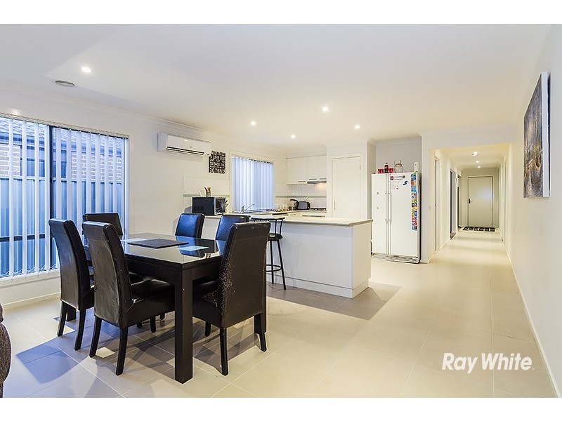 28 Archers Field Drive, Cranbourne East VIC 3977