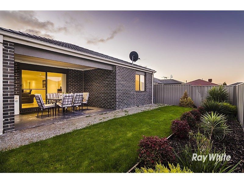 28 Archers Field Drive, Cranbourne East VIC 3977