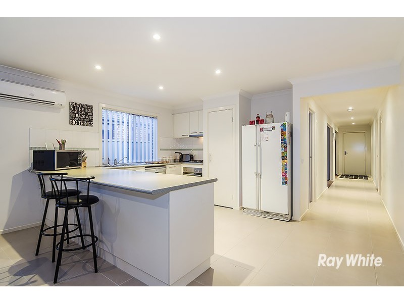 28 Archers Field Drive, Cranbourne East VIC 3977