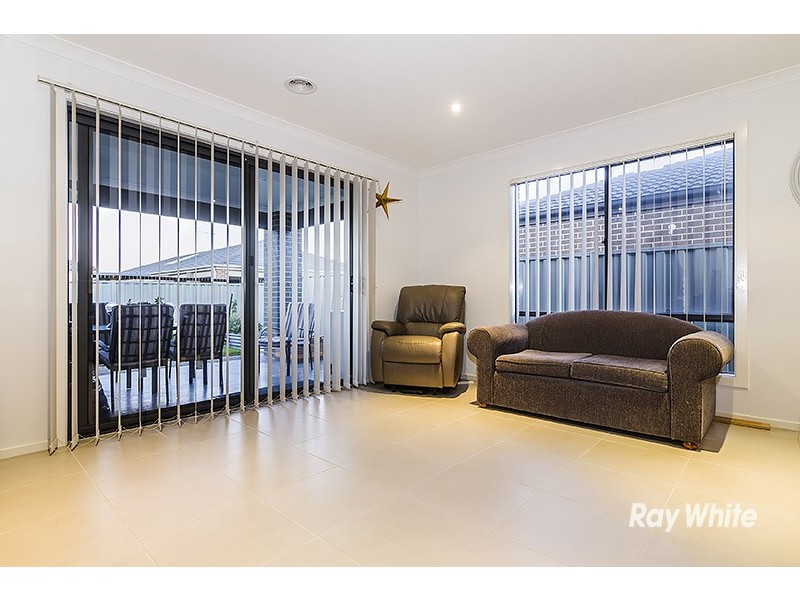 28 Archers Field Drive, Cranbourne East VIC 3977