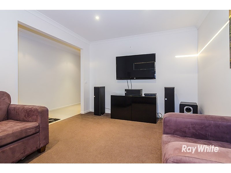 28 Archers Field Drive, Cranbourne East VIC 3977