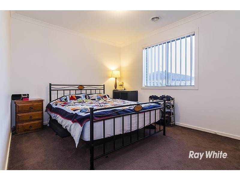 28 Archers Field Drive, Cranbourne East VIC 3977