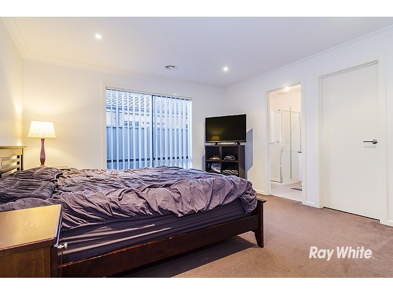 28 Archers Field Drive, Cranbourne East VIC 3977