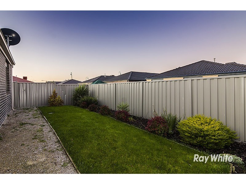 28 Archers Field Drive, Cranbourne East VIC 3977