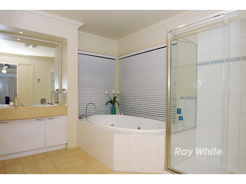 2 Purbeck Place, Narre Warren South VIC 3805