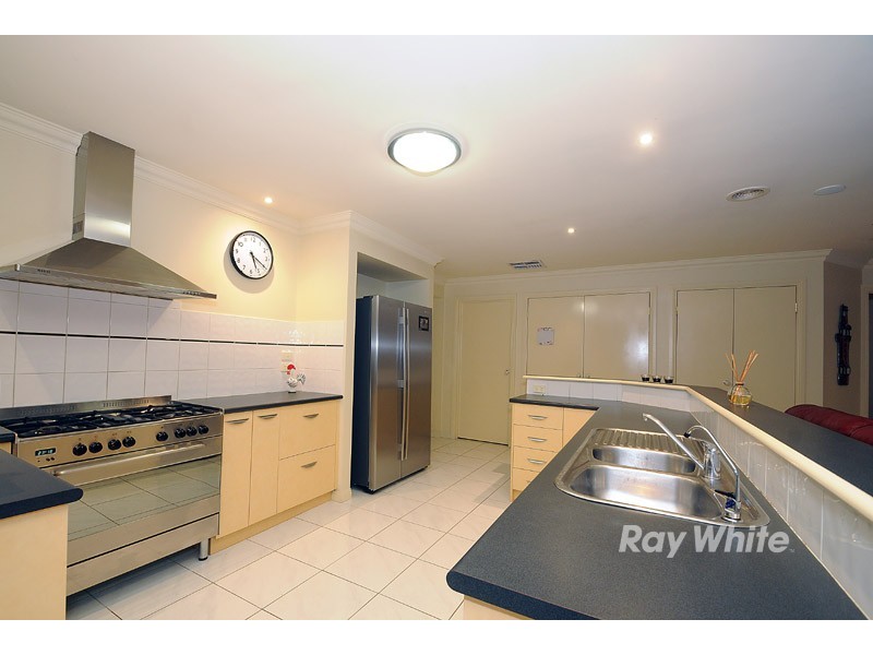 2 Purbeck Place, Narre Warren South VIC 3805