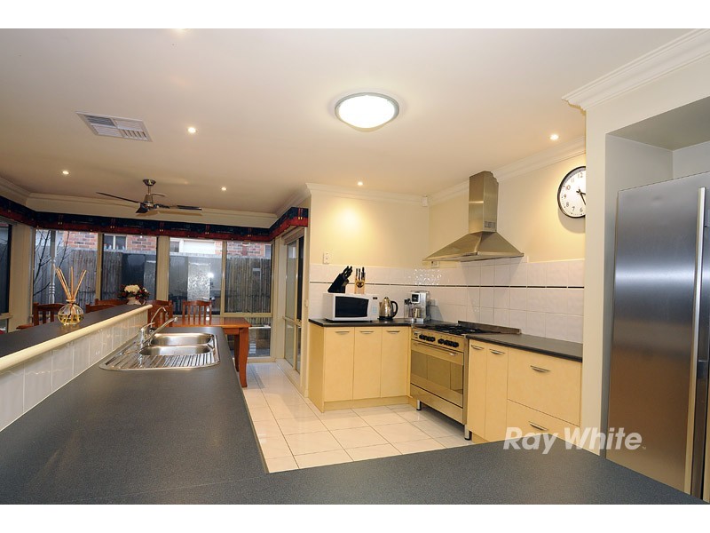 2 Purbeck Place, Narre Warren South VIC 3805