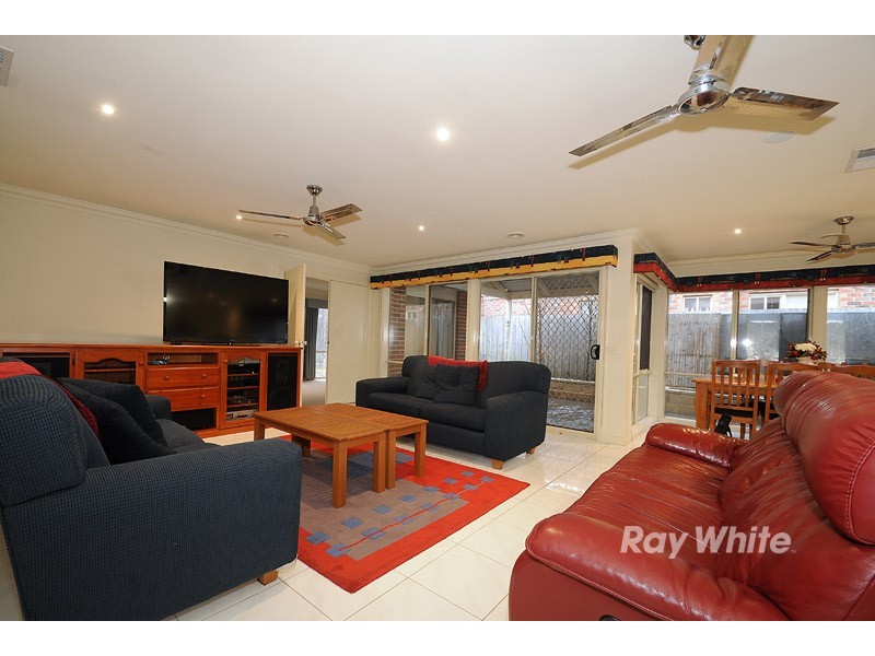 2 Purbeck Place, Narre Warren South VIC 3805