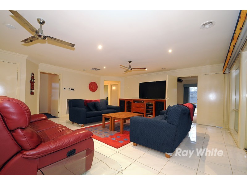 2 Purbeck Place, Narre Warren South VIC 3805