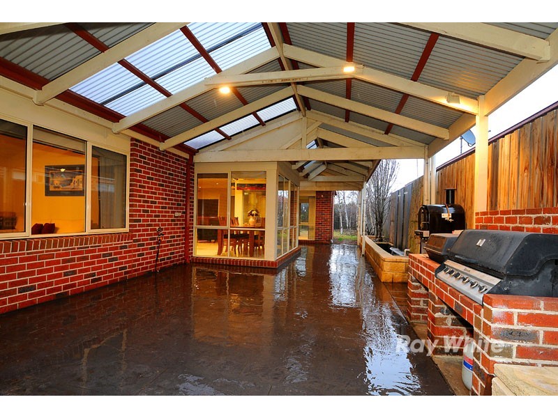 2 Purbeck Place, Narre Warren South VIC 3805