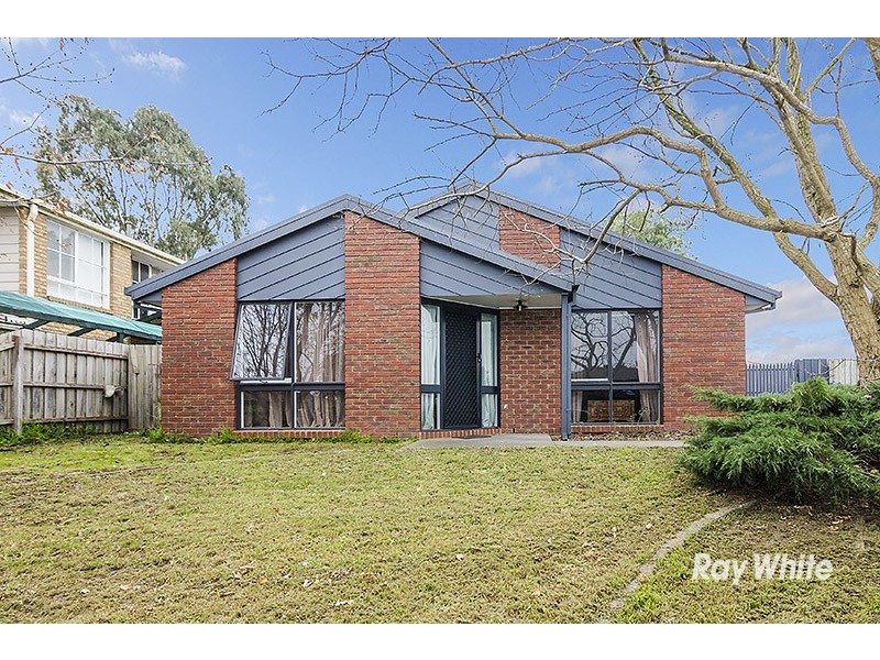 38 Maltravers Crescent, Cranbourne North VIC 3977