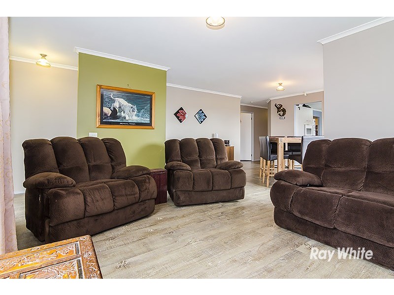 38 Maltravers Crescent, Cranbourne North VIC 3977