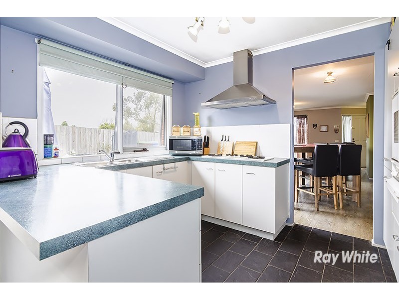 38 Maltravers Crescent, Cranbourne North VIC 3977