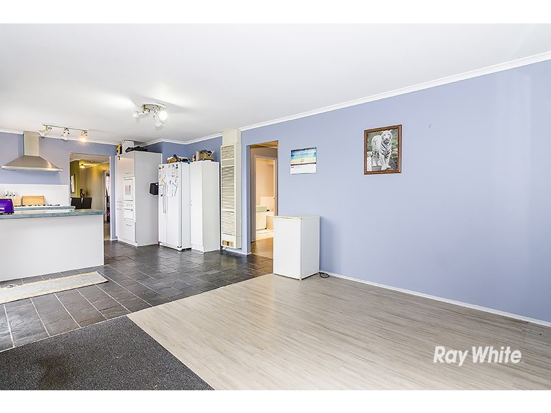 38 Maltravers Crescent, Cranbourne North VIC 3977