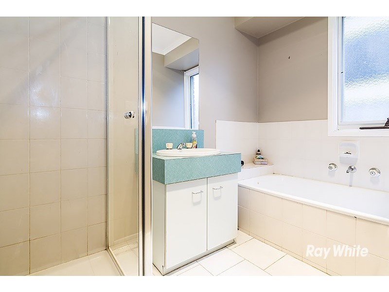 38 Maltravers Crescent, Cranbourne North VIC 3977