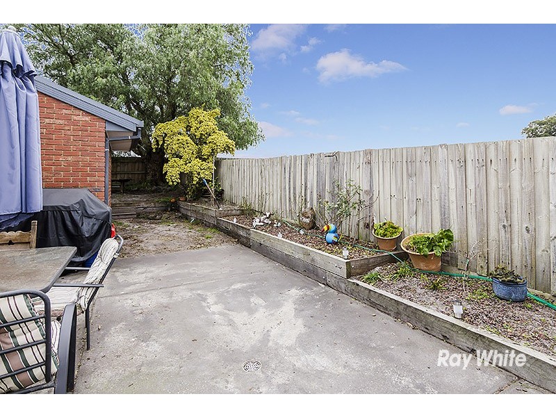 38 Maltravers Crescent, Cranbourne North VIC 3977