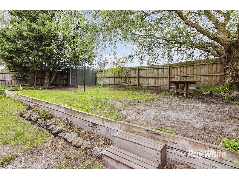 38 Maltravers Crescent, Cranbourne North VIC 3977