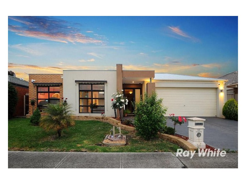 59 Tyndall Street, Cranbourne East VIC 3977