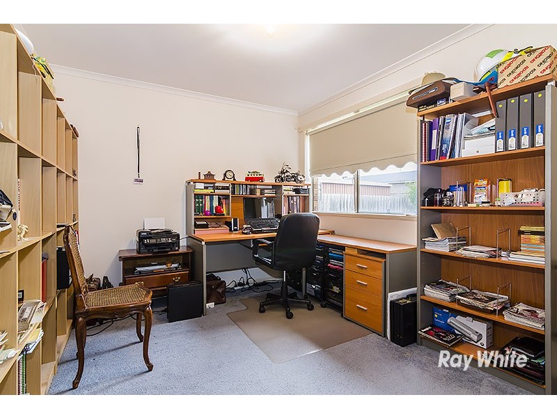 13 Fernisky Drive, Cranbourne East VIC 3977