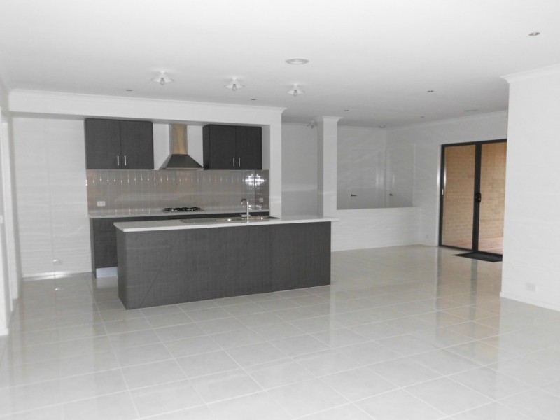 135 Boland Drive, Lyndhurst VIC 3975