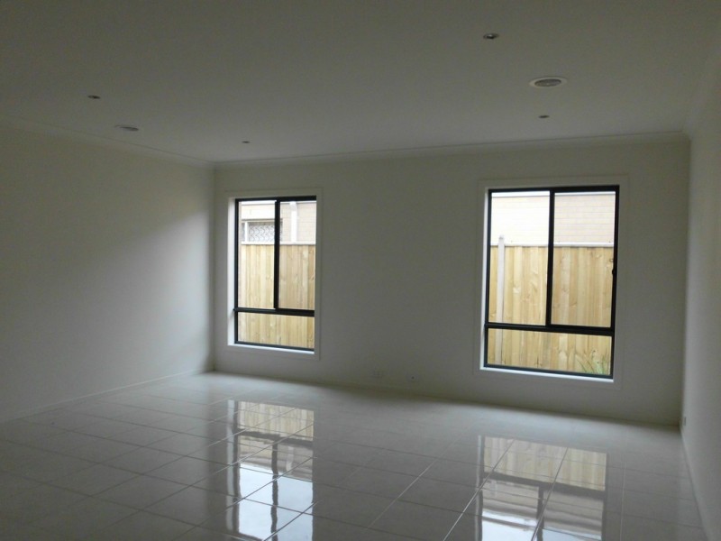 135 Boland Drive, Lyndhurst VIC 3975