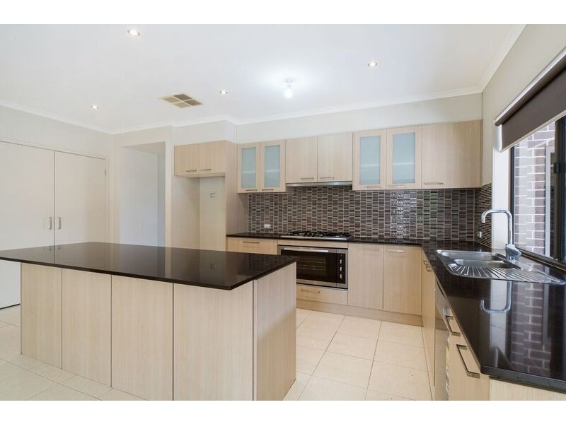 122 Boland Drive, Lyndhurst VIC 3975