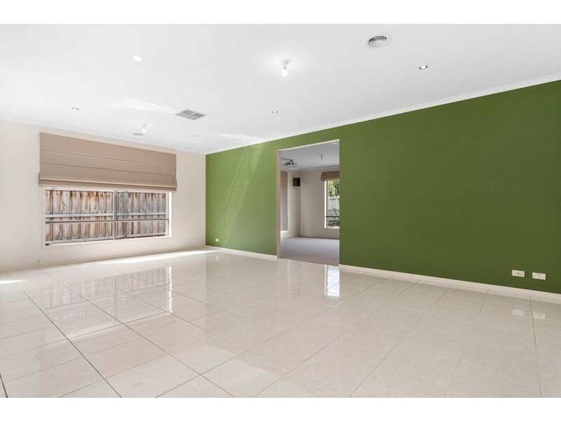 122 Boland Drive, Lyndhurst VIC 3975