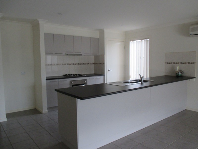 18 Westmoreland Avenue, Cranbourne North VIC 3977